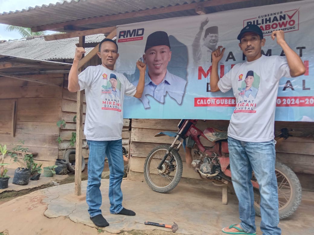 instruksi.co.id, Lampuung Utara - Rahmad Mirzani Djausal. (RMD) Merupakan ketua DPD Gerindra Lampung. Merupakan Anggota DPRD. Provinsi Lampung Periode 2019 - 2024. Rahmad Mirzani Djausal. Biyasa dikenal dengan nama sapaannya ( Mirza ) yang di singkat yaitu "RMD" Tidak lain merupakan anak dari Bapak, Faisol Djausal. Yang lahir Di Kotabumi, Kabupaten Lampung Utara. Pada tanggal. 18 Maret 1980. Yang kini merupakan Calon pemimpin berjiwa muda yang akan membawa Provinsi Lampung Untuk menjadi lebih baik, terutama pada bidang infrastruktur pembangunan. Rahmad Mirzani Djausal. Calon Gubernur Lampung Periode ( 2024 - 2029 ) Mari Bersama Kita Membangun Provinsi Lampung Semakin Jaya Dan Terdepan. "MACAN LAMPUNG" Muda, Amanah, Cerdas, Agamis, Dan Nasionalis. Disingkat dengan kata MACAN. Dan Calon Gubernur Provinsi Lampung Merupakan : MUDA : Calon Pemimpin Provinsi Lampung sangat dibutuhkan sosok pemuda yang tangguh dan energik, mengingat Lampung memiliki potensi yang cukup besar dan luas kaya akan kekayaan alam hasil bumi, Serta berpedoman pada Tradisi Adat Istiadat Dan Budaya serta pengrajin dan pengiat usaha. AMANAH : Keberhasilan pembangunan dengan jumlah penduduk/masyarakat dengan keberagamannya dibutuhkan pemimpin yang bijak sana, dan amanah. Mampu menyentuh hati segala elemen dan golongan, tanpa perbedaan, serta siap mengabdi berada tengah kalangan masyarakat, dan menjadi garuda terdepan, Membangun Dan Mensejahterakan, Membawa warna baru untuk perubahan jauh lebih baik dari sebelumnya. CERDAS : Potensi wilayah Provinsi Lampung memiliki sumber daya alam dan sumber daya manusia yang cukup luas, Maka sangat dibutuhkan calon pemimpin yang cerdas, tangkas, Dan memiliki wawasan yang luas serta pemikiran ide - ide cemerlang tata dan cara pengelolaan. AGAMIS : Pemimpin yang baik adalah pemimpin yang Tegas, Berwibawa, bersifat Jujur dan adil, tauladan Serta disiplin dan bijaksana, Harapan Masyarakat sangat menginginkan seorang pemimpin yang Bersih, amanah, tegas, Serta Bijaksana. NASIONALIS : sosok pemimpin yang mampu dan bisa mempertahankan kedaulatan dan menjunjung tinggi Nilai - nilai tradisi para Luhur, Akan Tradisi Adat Istiadat, Suku, Dan Budaya, Berpedoman pada Nilai - Nilai Pancasila Serta, (UUD) Undang - Undang Dasar Negara Republik Indonesia, Serta Keadilan Sosial Bagi Seluruh Rakyat Indonesia. Feropil Biodata : Nama : Rahmat Mirzani Djausal Tempat Dan Tgl. Lahir. : Kota Bumi, 18 Maret 1980 Agama. : Islam Istri. : Purnama Wulan Sari Anak - anak. : M. Rafi Djausal, Rahmat Rasya Djausal, dan M. Riffat Djausal Orang Tua Ayah. : Faisol Djausal. Ibu. : Yurtati. – SD Teladan Kotabumi lulus tahun 1992 – SMP 5. Kotabumi lulus tahun 1995 – SMAN 2 Tanjungkaran (Bandarlampung) lulus tahun 1998 – Strata-1 (S1) Universitas Trisakti, Teknik Mesin, lulus tahun 2005 – Strata 2 (S2) Universitas Lampung, Magister Manajemen, lulus tahun 2012 Riwayat Pekerjaan : – PT. Tiga Satu Mandiri Prima (tahun 2005) – PT. Rindang Tiga Satu (tahun 2006) Riwayat Organisasi : – BPC HIPMI Bandar Lampung (2007 – 2008) – BPD HIPMI Lampung (2008–2011) – BPP HIPMI (2011–2014) – HKTI Provinsi Lampung (2013–Sekarang) – KNPI Provinsi Lampung (2009–2012) – LPJKD Provinsi Lampung (2009–2012) – KADIN Bandar Lampung – PP PII (Persatuan Insinyut Indonesia) (2013 – 2015) – ASPEKNAS Provinsi Lampung (2009–2019) – AABI Provinsi Lampung (2009–2013) – Ketua Umum Persatuan Baseball dan Softball Indonesia (Perbasasi) Lampung (2012-2022) – Ketua Umum Persatuan Golf Indonesia (PGI) Lampung (2023-2027) – Anggota DPRD Provinsi Lampung (2019-sekarang) – Ketua DPD Gerindra Provinsi Lampung (2022-sekarang) Sekretaris Jendral (Sekjen) DPP Partai Gerindra, Ahmad Muzani telah resmi deklarasikan Rahmat Mirzani Djausal (RMD) Sebagai Calon Gubernur (Cagub) Lampung 2024. Sebagai mana Pernyataan itu disampaikan Muzani ketika hadir dalam acara halal bihalal keluarga besar Gerindra Se - Lampung di Hotel Novotel, Kota Bandar Lampung, pada hari sabtu yang lalu tepatnya pada tanggal.11, Mei, 2024, Malam. Keputusan Ketua Umum, Ketua Pembina Partai Gerindra yang juga Presiden Indonesia terpilih 2024. Pak Prabowo Subianto, dalam pemilihan Gubernur Lampung, Menunjuk dan memilih, menetapkan, saudara Rahmat Mirzani Djausal menjadi calon Gubernur Lampung dalam Pilkada 2024,” Rahmad Mirzani Djausal. (RMD) Calon Gubernur Lampung Periode (2024 - 2029) "Jiwa Muda" Bersama Kita Membangun Perovinsi Lampung Semakin Jaya Dan Semakin Terdepan. ( Rojali/rls )